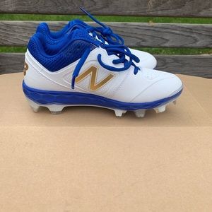 New balance youth cleats.  Never worn.